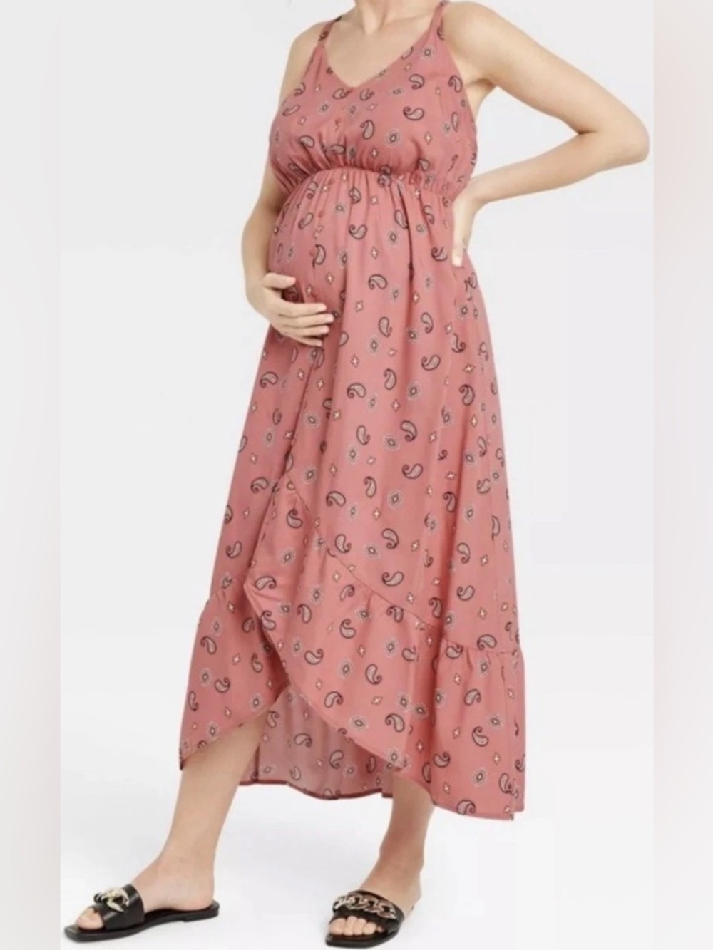 NWT-Medium Maternity Dress
Adjustable straps 
pink paisley floral ruffle hem